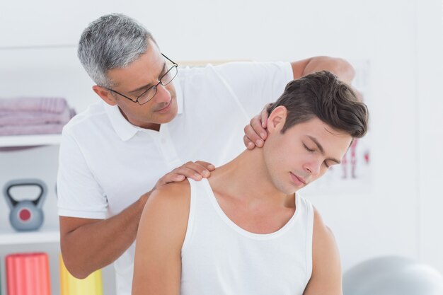 Mal-di-schiena-con-l'osteopatia